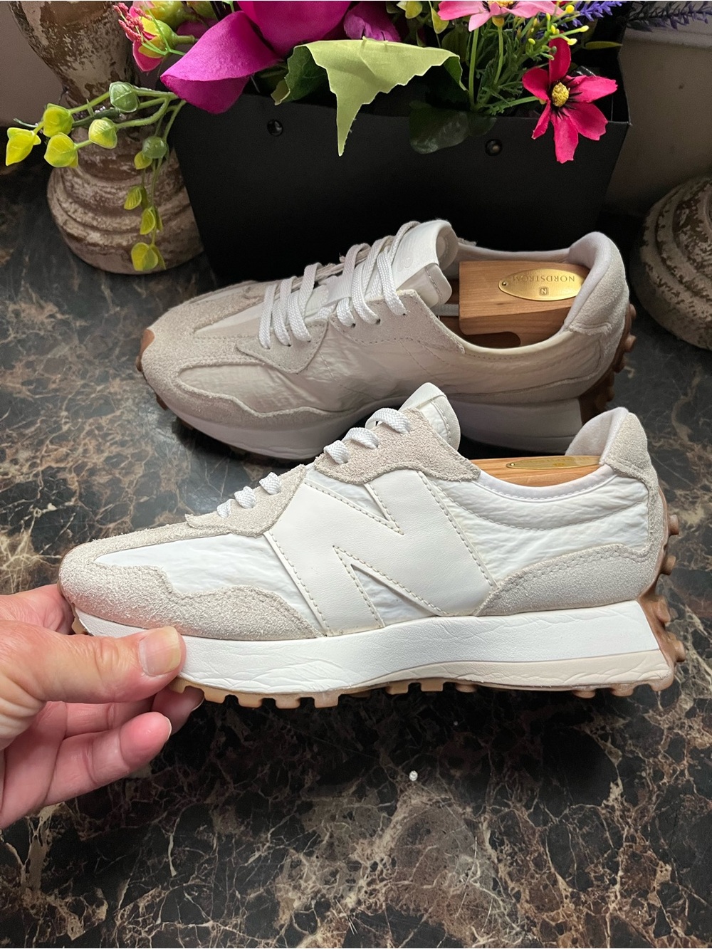New Balance 327
Lifestyle/Athletic Shoes
Size 5 Men/6.5 Women
Great Condition